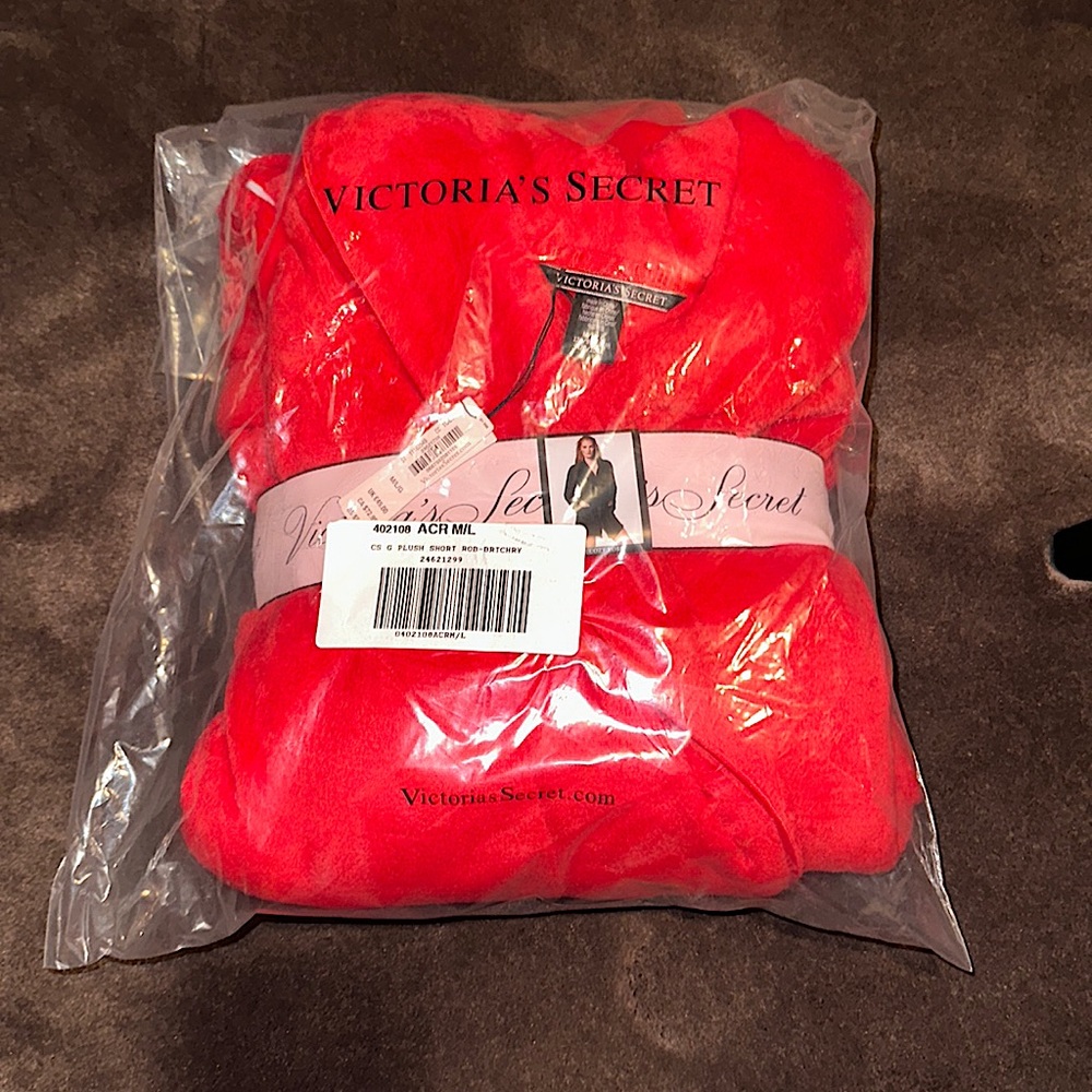 Short Plush Victoria’s Secret Robe